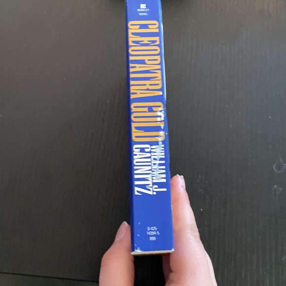 William J. Caunitz - Cleopatra Gold - Picture 3 of 5